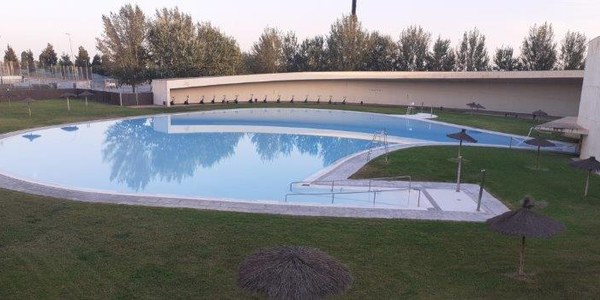 Comença la temporada de piscines exteriors a Cornellà