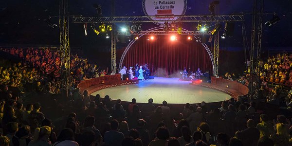 El Festival de Pallassos a la carpa de la plaça de Catalunya