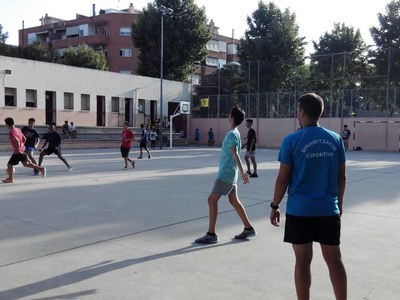Esport per als joves als patis dels centres escolars