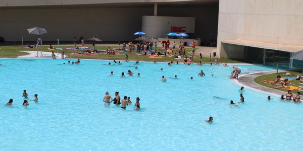 Estiu a la fresca a les piscines i als refugis climàtics