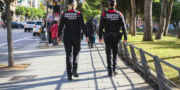 La Guàrdia Urbana deté el conductor d’un patinet elèctric per anar a 118 km/h, saltar-se un semàfor i anar sense llums