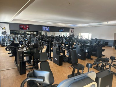 Més de vuitanta màquines noves instal·lades a la sala de fitness del PELL