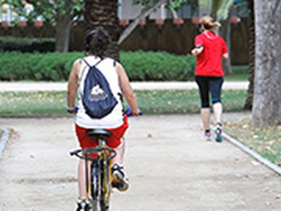 Senyalització als parcs per facilitar el compliment de les mesures de seguretat