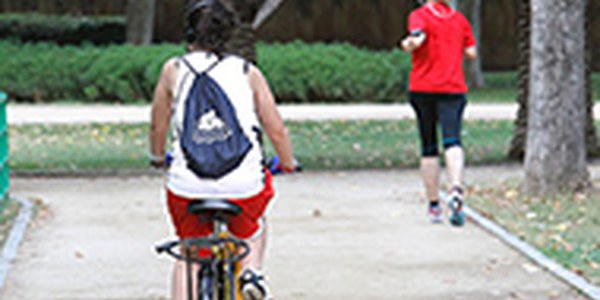 Senyalització als parcs per facilitar el compliment de les mesures de seguretat