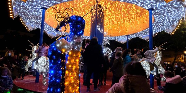 Cornellà da la bienvenida a la Navidad con la fiesta de encendido de luces
