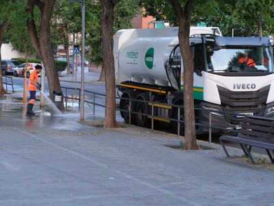Cornellà refuerza la limpieza y el cuidado del espacio público durante el verano