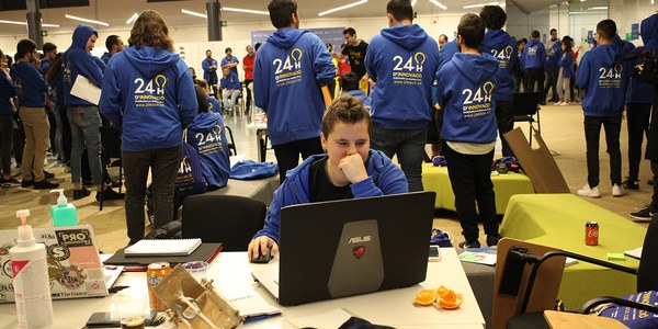 El Institut Miquel Martí i Pol se enfrenta a 24 retos empresariales en la jornada 24h de Innovación Barcelona