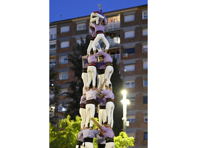 Els Castellers de Cornellà cargan el 4 de 8