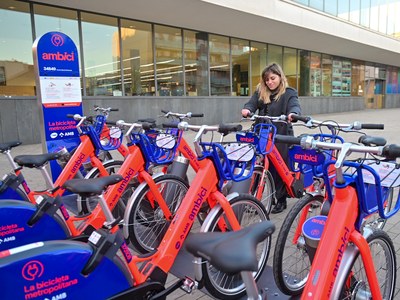 Entra en funcionamiento el AMBici, el nuevo servicio de bicicleta compartida del área metropolitana