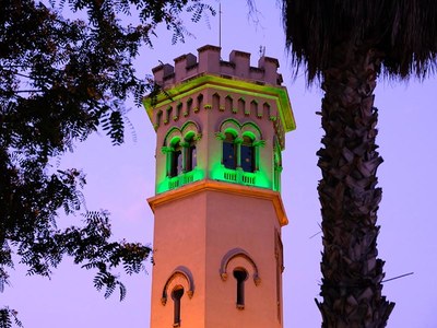 El Ayuntamiento de Cornellà y la Torre de la Miranda se iluminan de verde en el Día Mundial contra el Cáncer