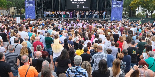 Miles de personas rechazan la violencia machista en Cornellà