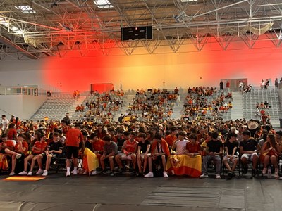 Pantalla gigante en el Parc Esportiu Llobregat para ver la final del mundial entre España y Argentina