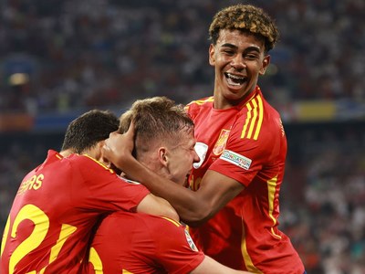 Pantalla gigante para la final de la Eurocopa en el Parc Esportiu Llobregat