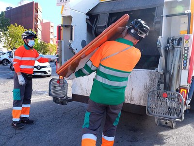 Por una ciudad más cívica: muebles y trastos nunca en la vía pública
