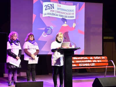 "Queremos espacios libres y seguros, queremos la implicación de todo el mundo". Lectura del manifiesto del 25N en Cornellà