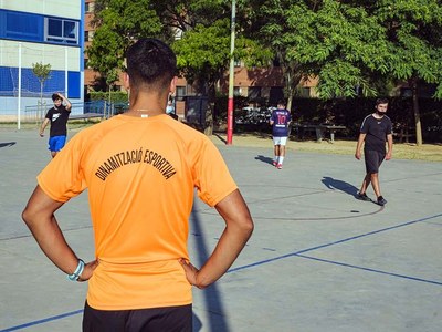 Seis escuelas abiertas cada tarde con dinamización deportiva en el patio durante el verano