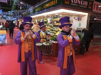 ¡Ven al mercado a hacer tus compras de Navidad!