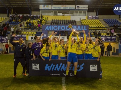 EL CLUB DEPORTIVO FONTSANTA FATJÓ VISTE EL MIC FOOTBALL DE AMARILLO
