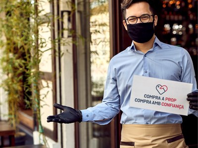 Las personas que ya se habían beneficiado de la tarjeta Cornellà Compra a Prop, pueden recargarla o volver a adquirirla
