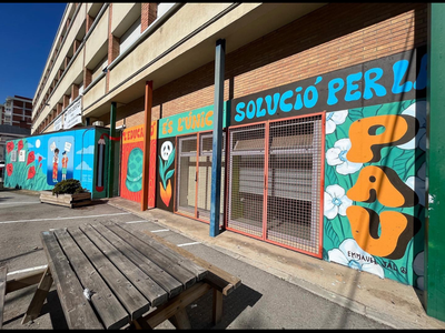 CICLO POR LA PAZ: ARTE MURAL EN El INSTITUTO MARIA AURÈLIA CAPMANY