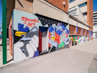 ARTE MURAL EN EL INSTITUTO MARIA AURÈLIA CAPMANY POR EL DÍA ESCOLAR DE LA NO-VIOLENCIA Y LA PAZ