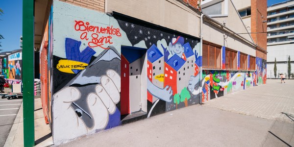 ARTE MURAL EN EL INSTITUTO MARIA AURÈLIA CAPMANY POR EL DÍA ESCOLAR DE LA NO-VIOLENCIA Y LA PAZ